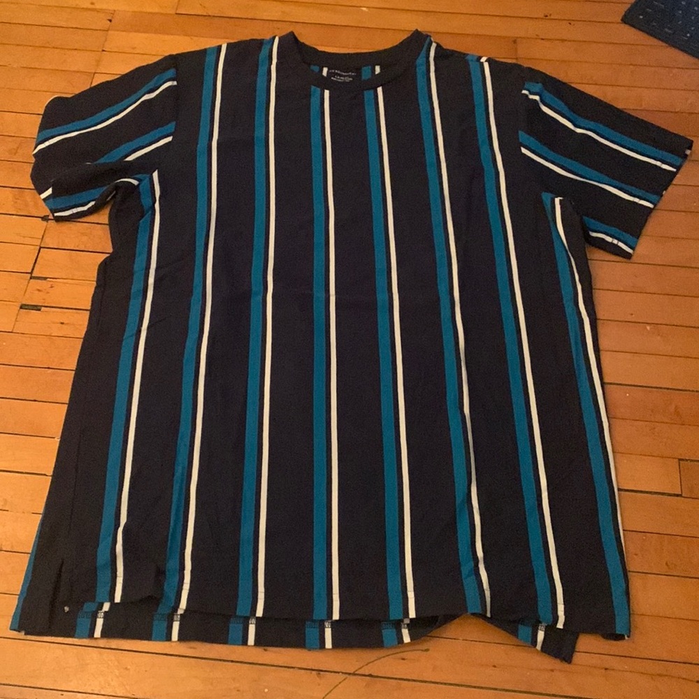 Vertically striped tshirt